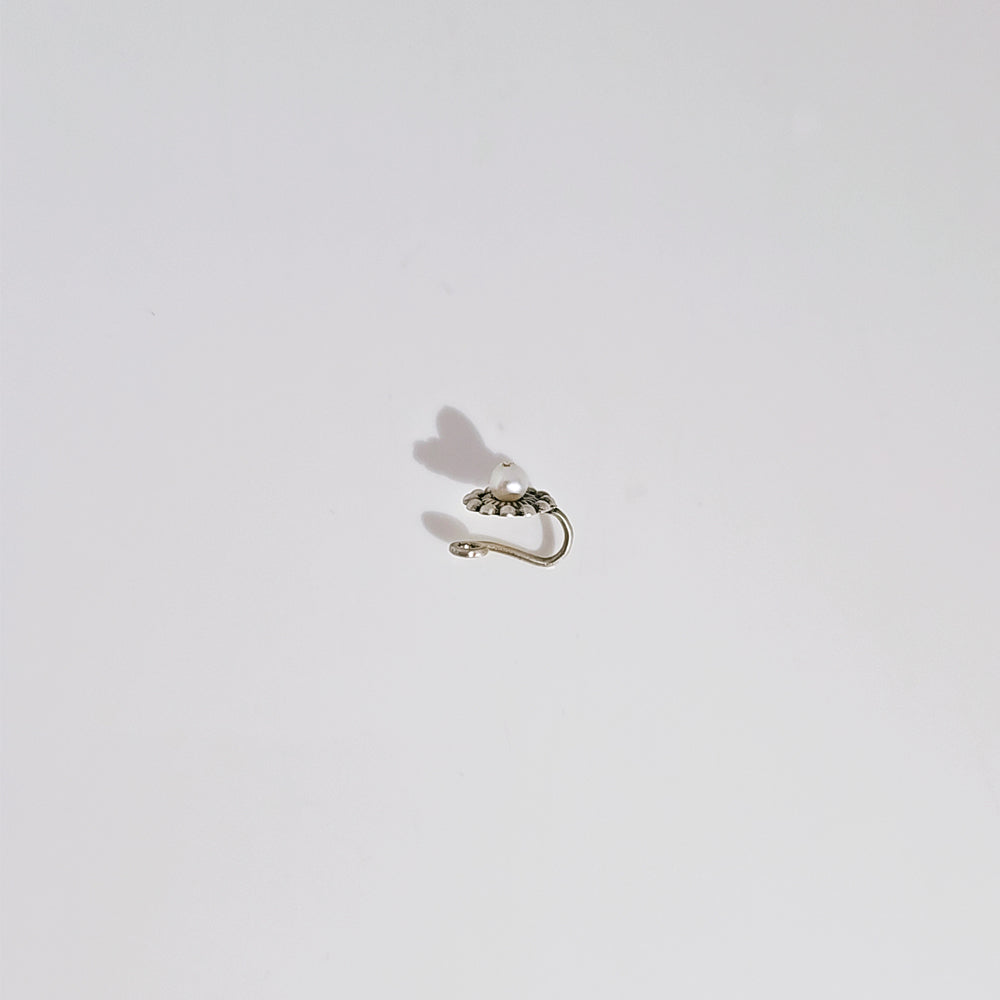 Rawa Nose Pin with Pearl in Oxidised 925 Silver