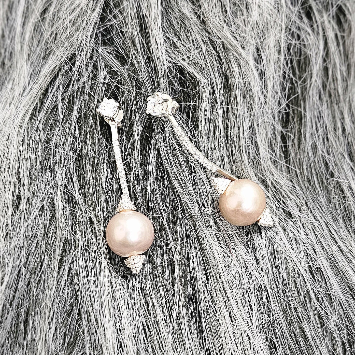 Pearly Dangle Earrings in 925 Silver