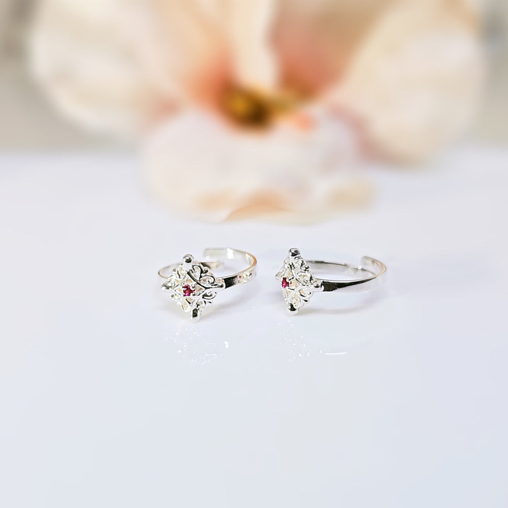 Beautiful Filigree Red Zircon Toe Ring in 925 Silver