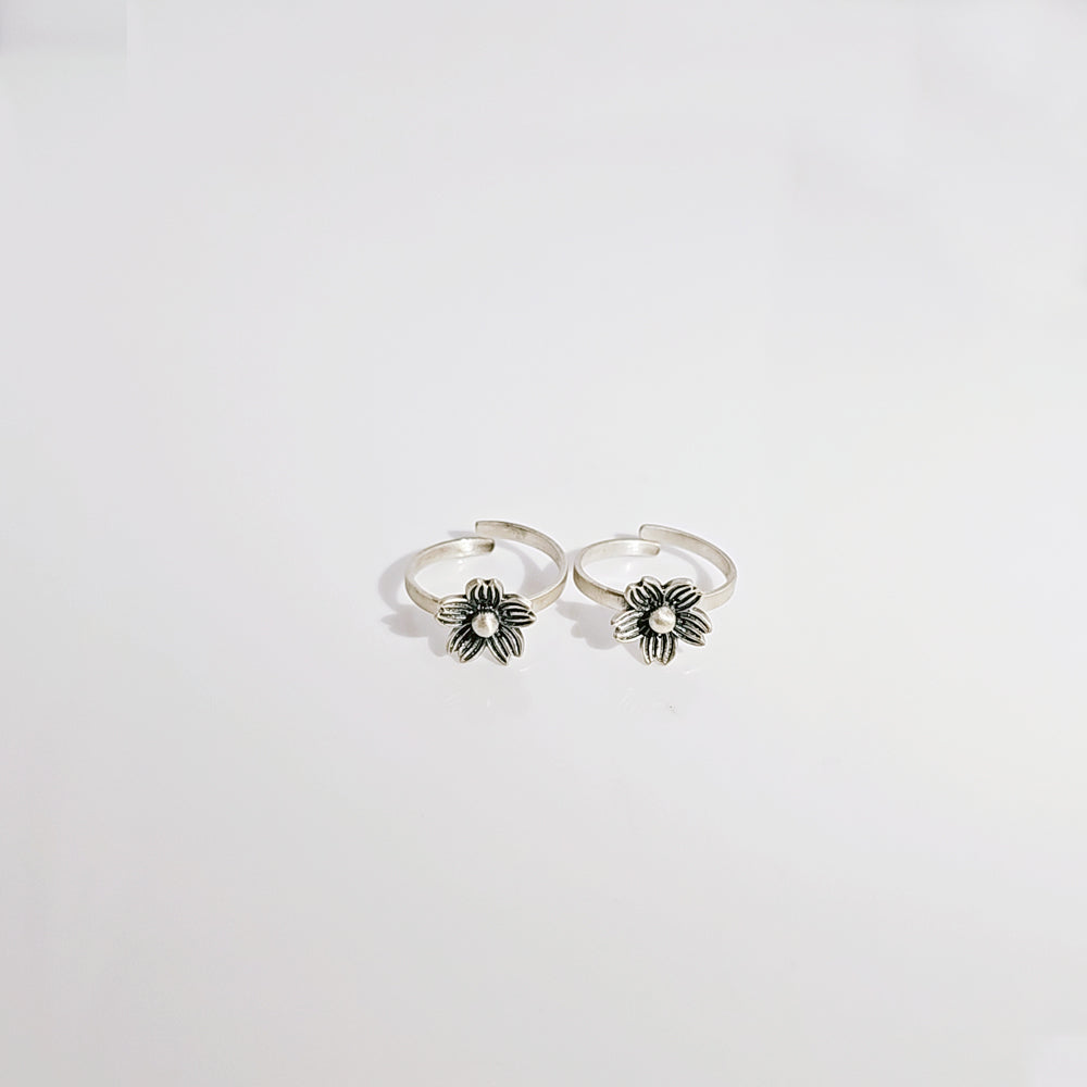 Textured Flower Toe Ring in Oxidised 925 Silver