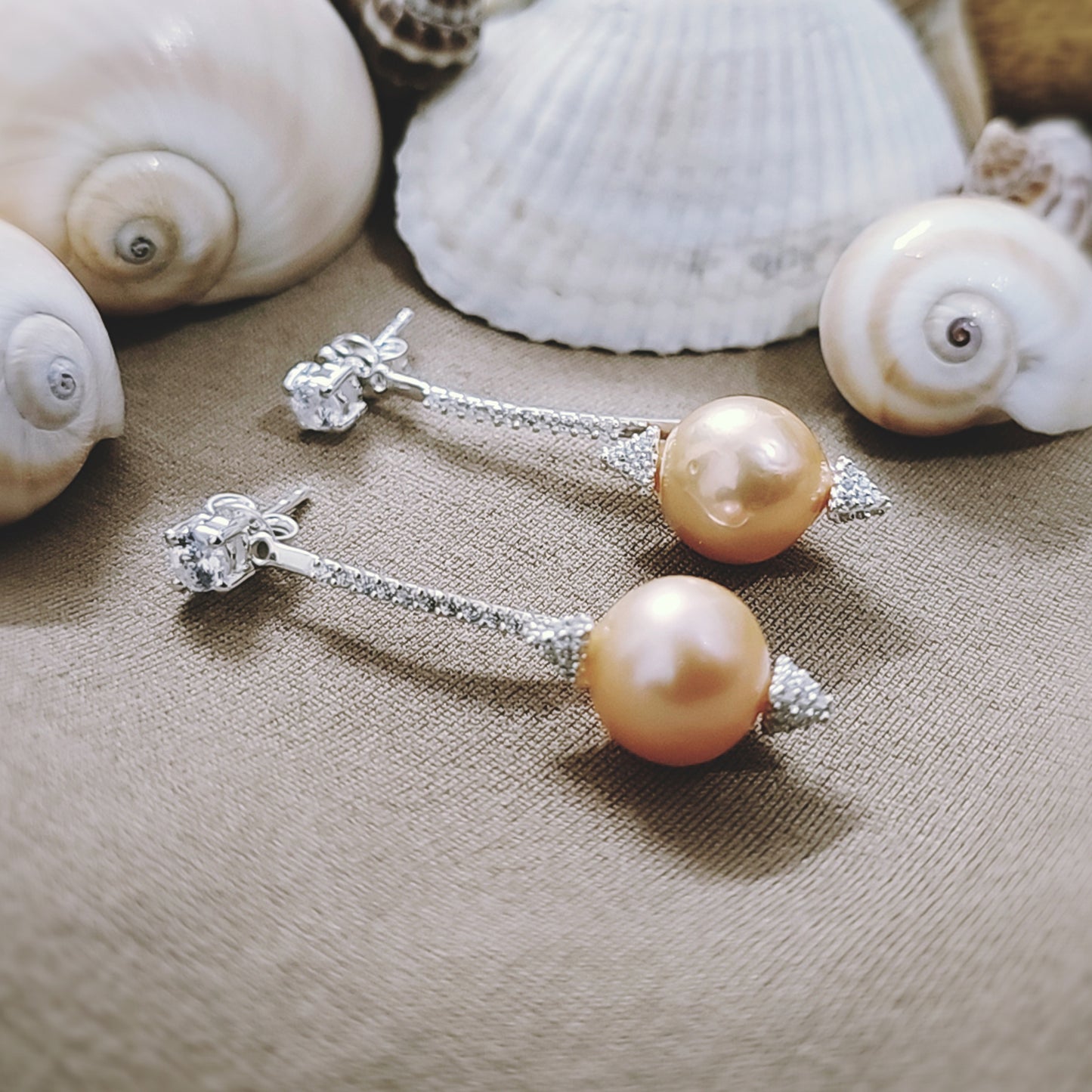 Pearly Dangle Earrings in 925 Silver