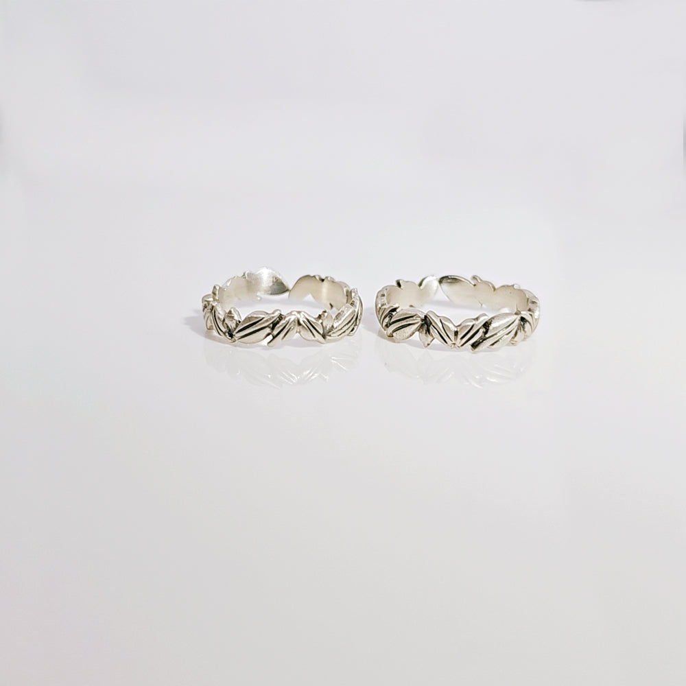 Beauty of Leaves Toe Ring in Oxidised 925 Silver