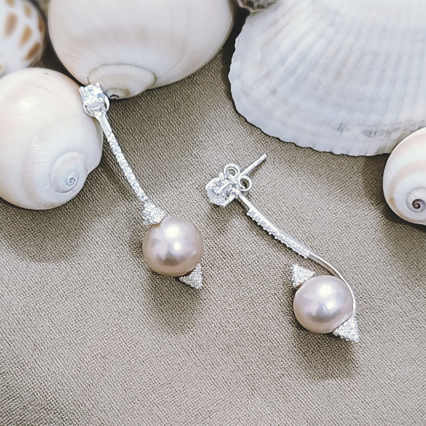 Pearly Dangle Earrings in 925 Silver
