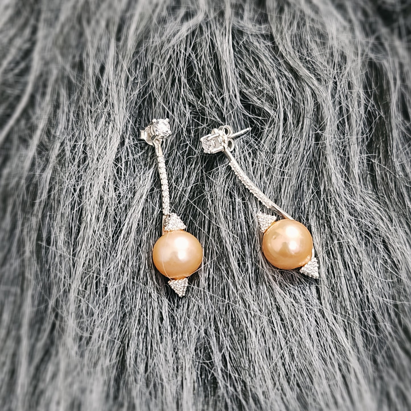 Pearly Dangle Earrings in 925 Silver