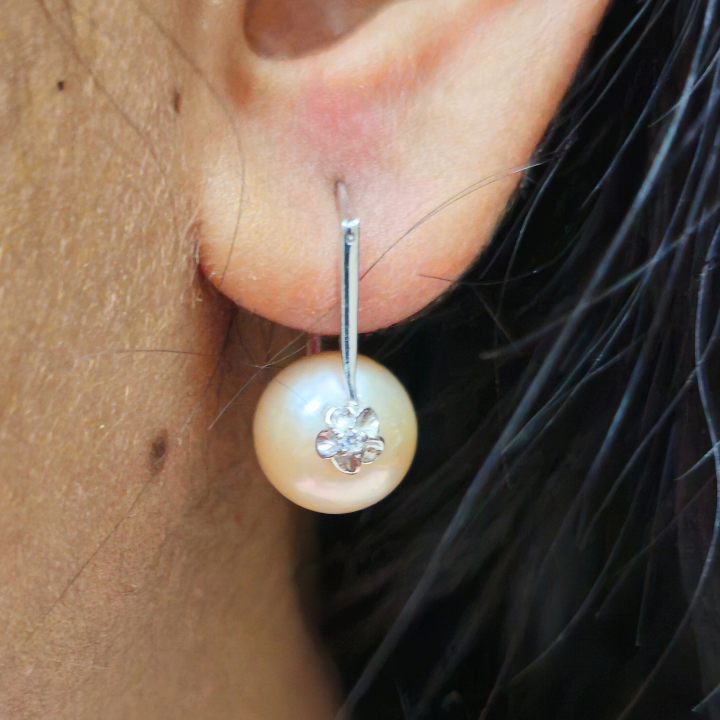 Cute Pearly Hoop Earrings in 925 Silver