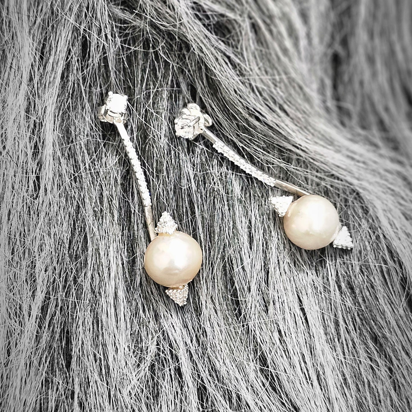 Pearly Dangle Earrings in 925 Silver