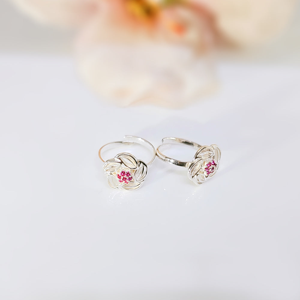 Floral Toe Ring studded with Zircon in 925 Silver