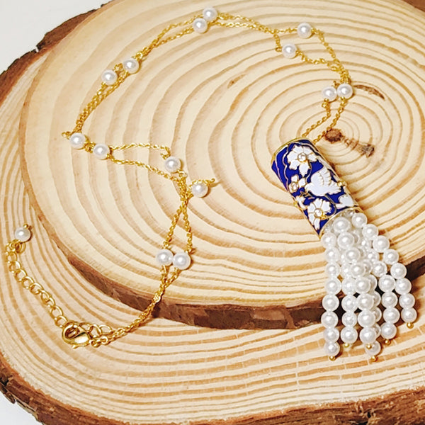 Life Of A Bird Rotating Pearl Chain Necklace