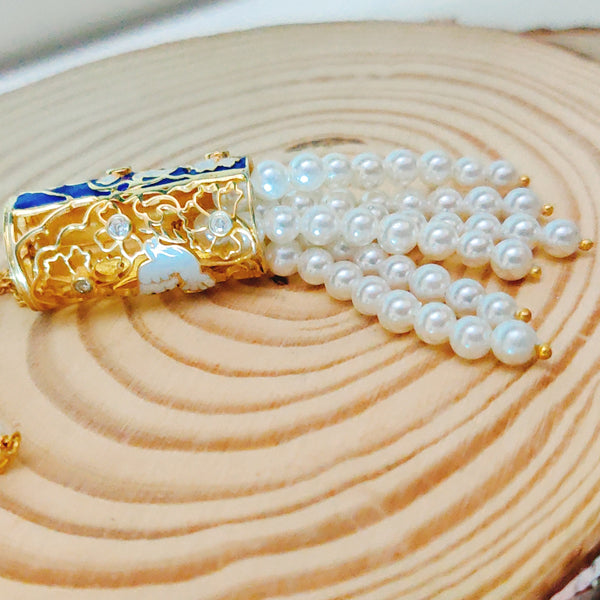 Life Of A Bird Rotating Pearl Chain Necklace