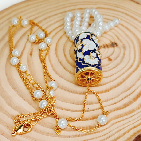 Life Of A Bird Rotating Pearl Chain Necklace