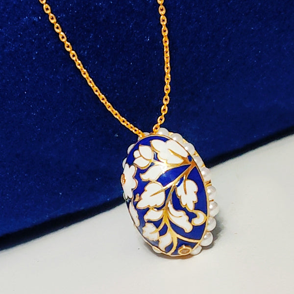 Chic Oval Pendant with Chain